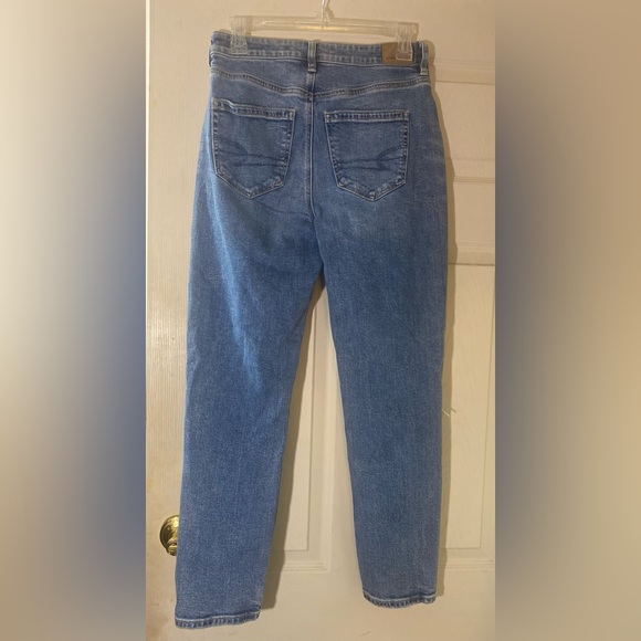 💙GREAT CONDITION💙 American Eagle | Size 4 | Strigid Mom Jeans | Worn Once - Picture 7 of 15